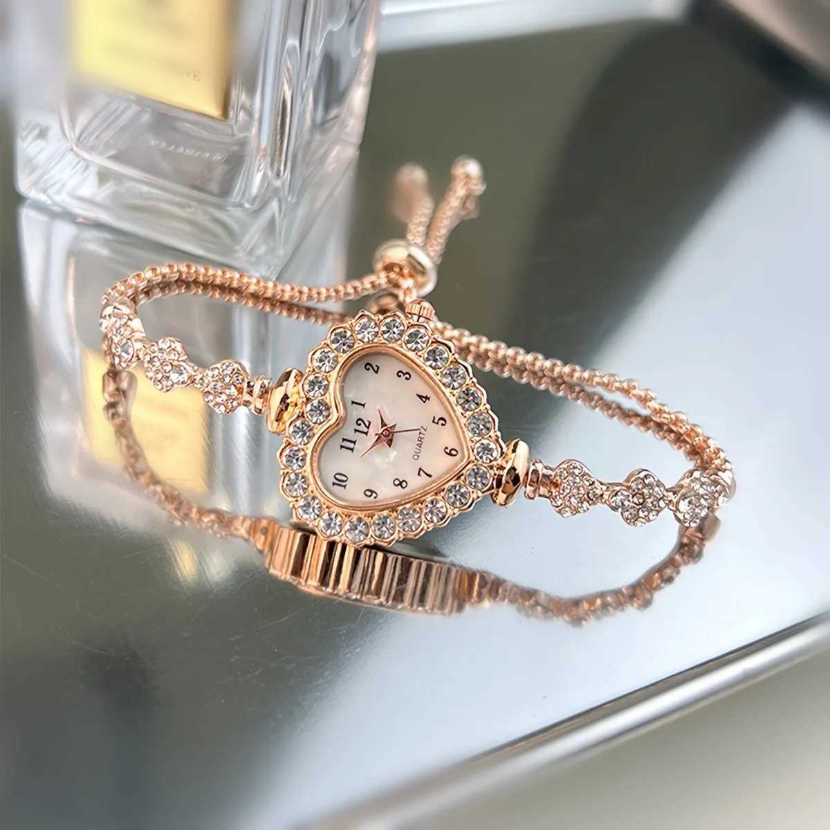 Wens Rhinestone Watch with Sparkling Dial GoldenTone Alloy Band Cpact Quartz Wristwatch for ryday Elegance X250904