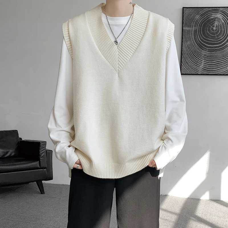 Winter Sweater Vest Men Warm Fashion Casual Vneck Knitted Pullover Men Korean Loose Sleeveless Sweater Mens Jumper ClothesXJ250904