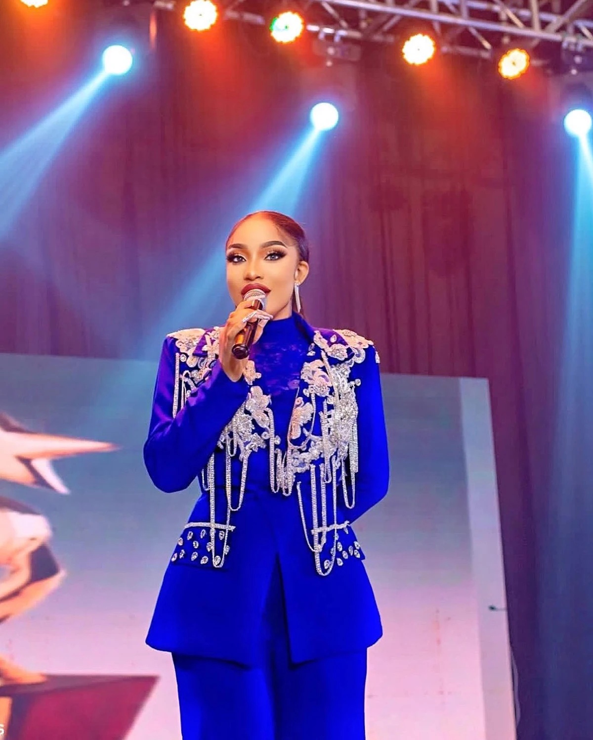 Customized Fashion Show Women Blazer Suits 2 Pieces Slim Fit Beading Appliques Wedding Prom Formal Wear Tuxedos Guest Wear