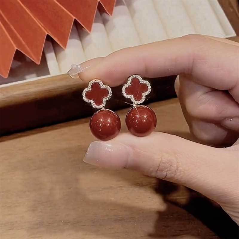 Designer Luxury Free Shipping Wearing Four Leaf Flower Ancora Red Pearl Earrings, Popular Earrings Among Internet Celebrities, Elegant High-end Earrin