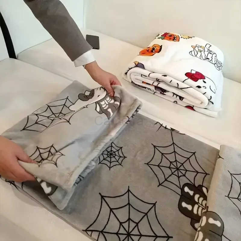 Sanrio Hello Kitty Blanket Anime Halloween Blanket Room Decor Thickened Quilt Flannel Velvet Soft Comfortable Bed Sheets L250904