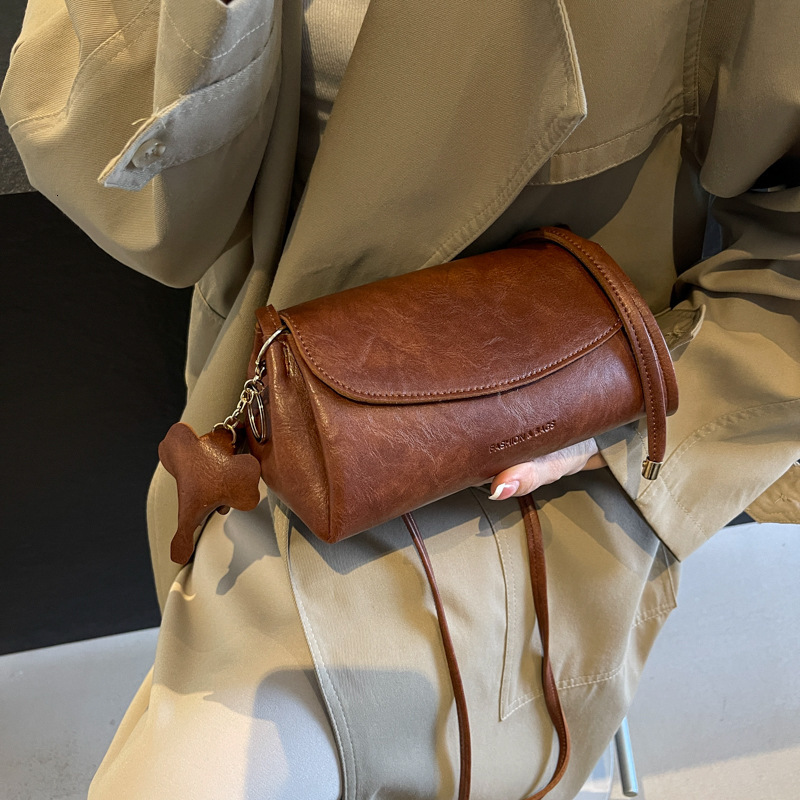 2025 autumn new European and American retro niche design crossbody bag with lychee pattern casual designer shoulder bag