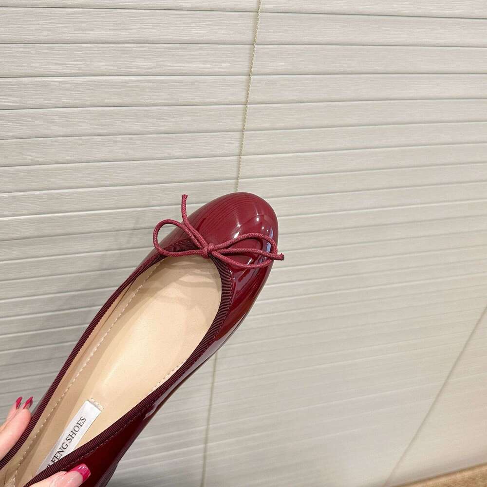 Inner Height Increasing with Bowknot, Round Toe, Shallow Mouth, Soft Patent Leather, Sexy and Elegant Commuting Women's Shoes