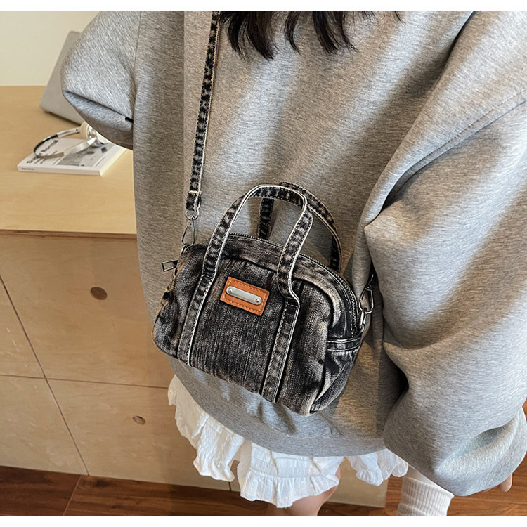 2025 autumn new Korean style denim elegant niche design crossbody bag Korean version light luxury fashion designer shoulder bag