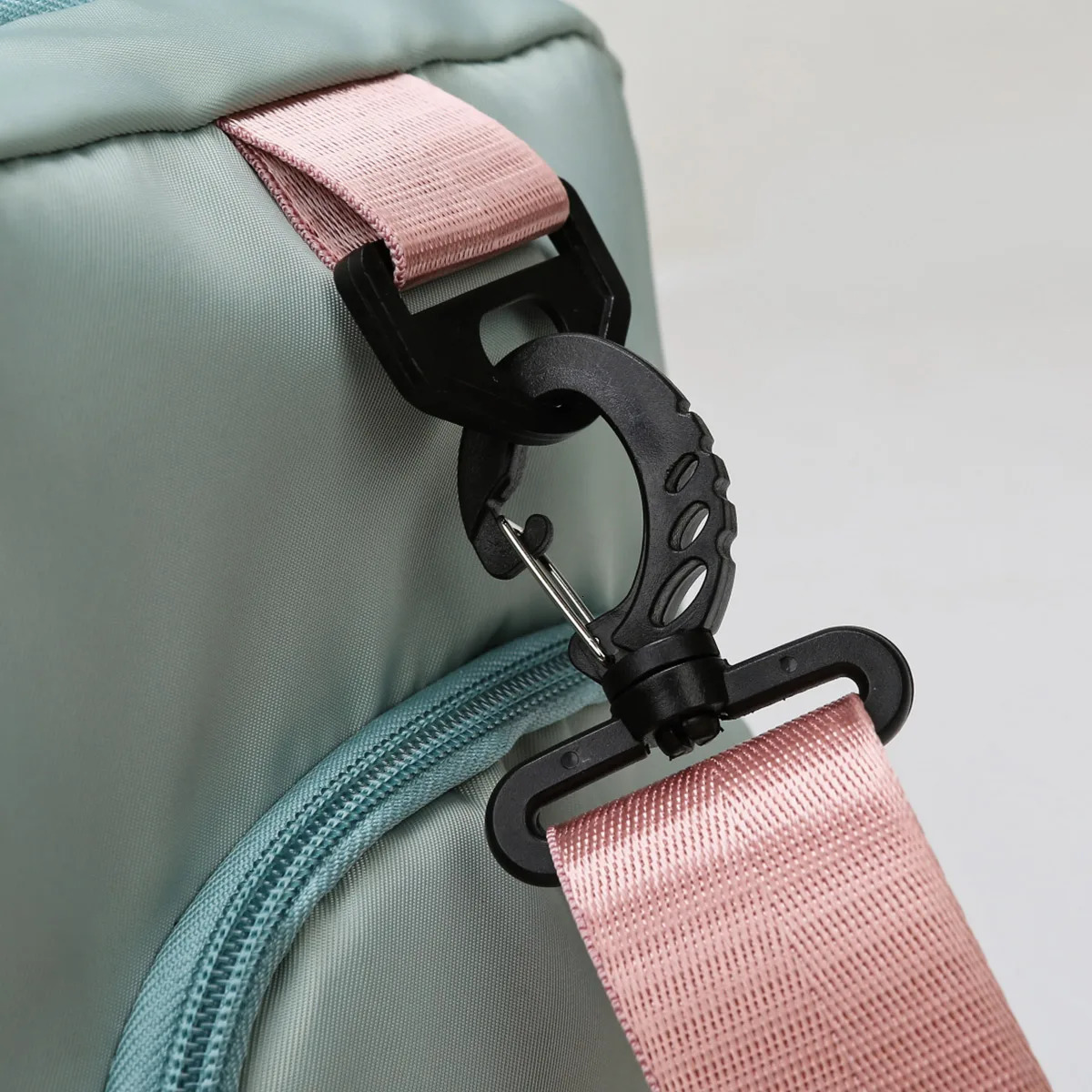 Unixinu Carry on Travel Bag Large Capacity Weekender Overnight Duffle Bags with Shoe Compartment Sports Fitness Bags for Women 250903