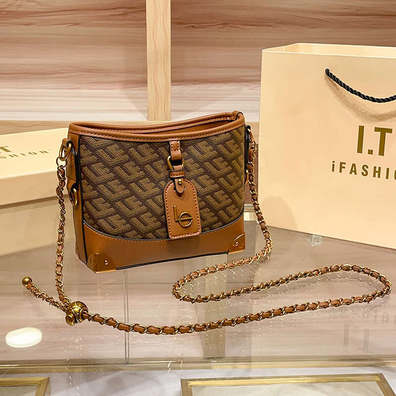 2025 New Trendy High-End Simple Chain Shoulder Crossbody Women's Bag