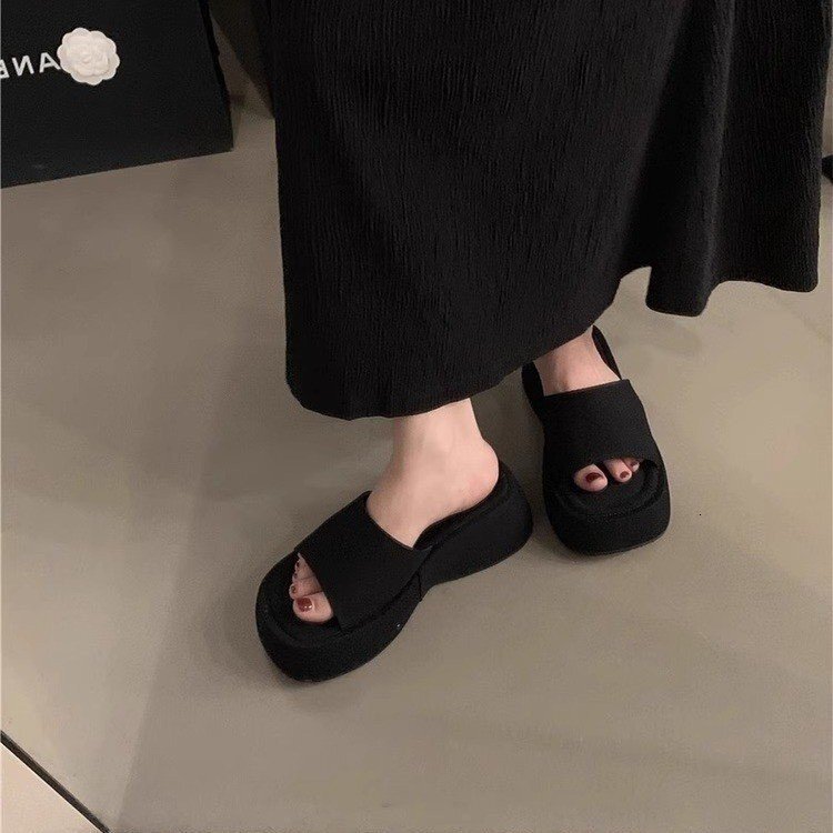 Designer Women's Thick Bottom Sandals 2025 New Fashionable High Heels Beach Slippers