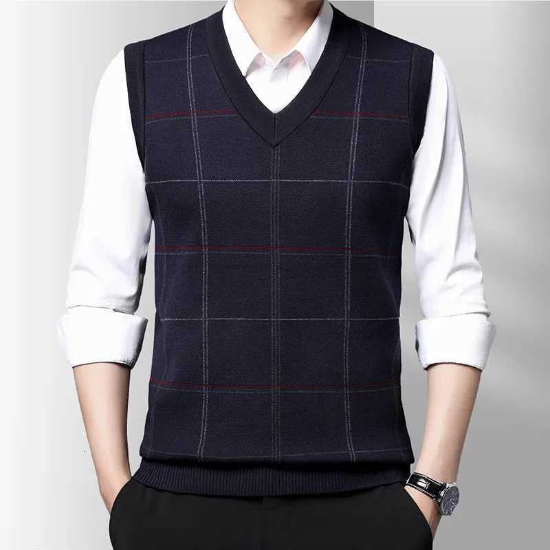 Knitted Sweater Men Autumn and Winter New Fashion Plaid Sweater Vest Men Slim Vneck Sleeveless Vest Mens SweaterXJ250904
