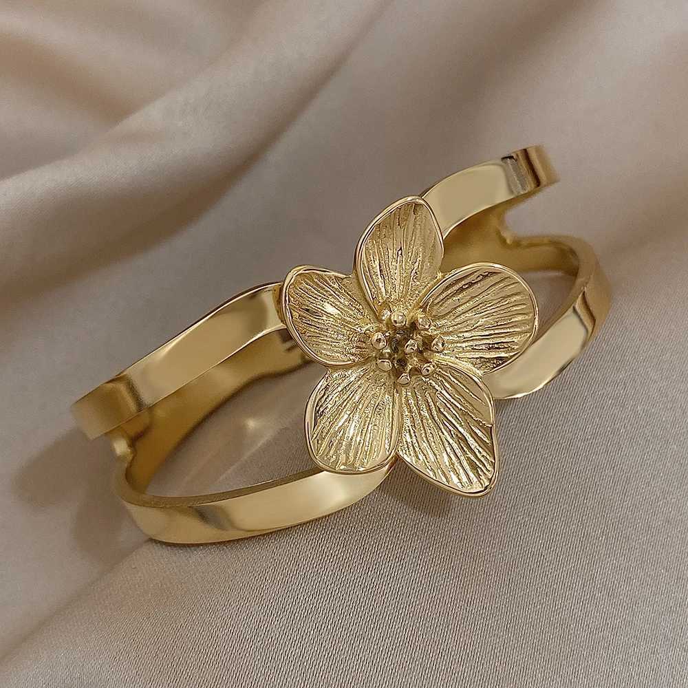 316L Stainless Steel Gold Plated Cuff Bangle Bracelet for Women Fashion Big Wide Chunky Bracelets Waterproof Jewelry Y250904