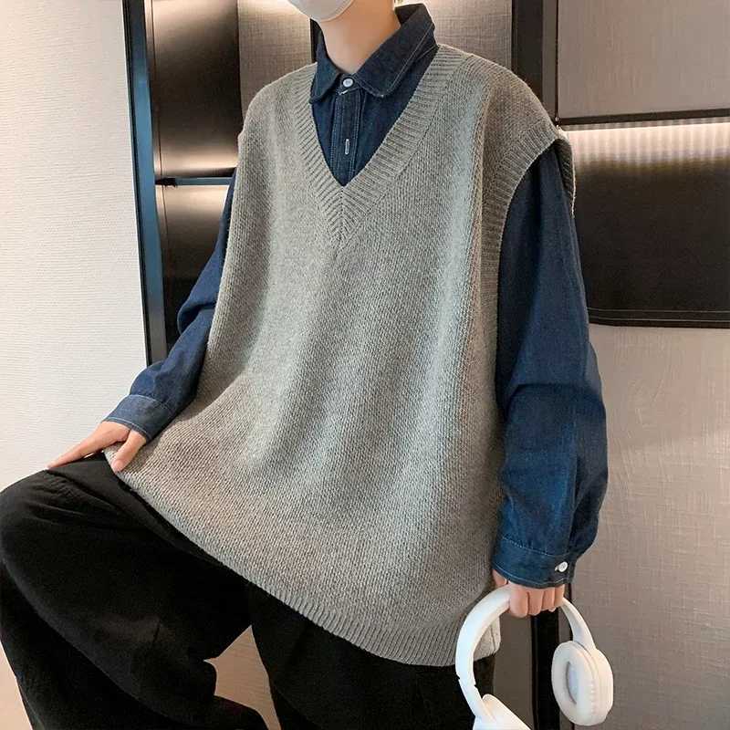 Mens Casual Sweater Vest Warm and Comfortable Vest in Autumn and Winter Sleeveless Oneck Basic Pullover SweaterXJ250904