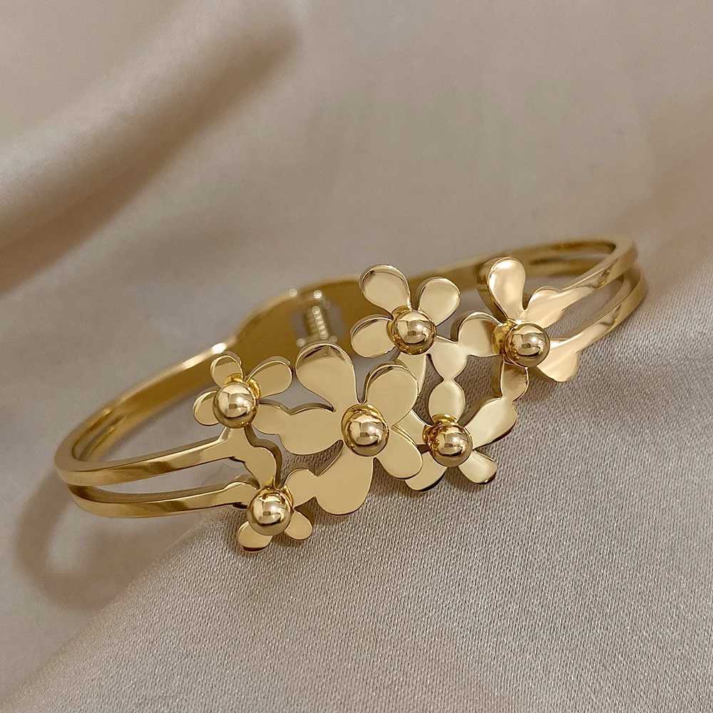 Fashion Stereo wer Cuff Bracelet Bangle For Women Girls Elegant Gold Color ral Decor Opening Bracelet Jewelry Gift For Her Y250904