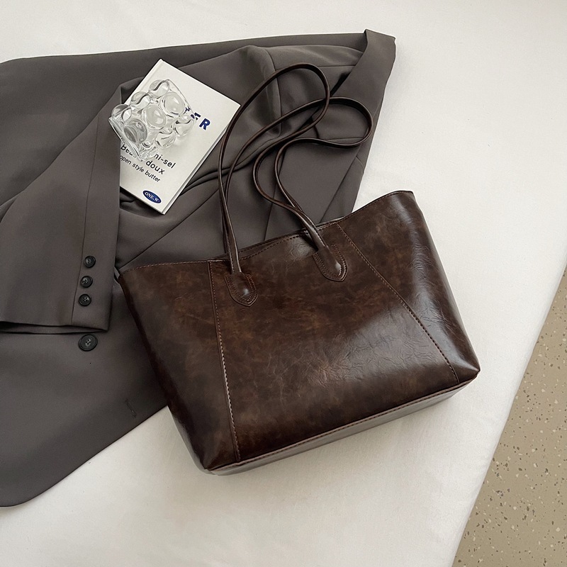 2025 Autumn New Retro Commuter Bag, Fashionable, Light Luxury, Elegant, Diagonal Cross Bag, niche Design Designer Shoulder Bag