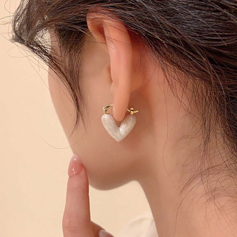 Earrings for Women New Trendy High-End Peach Heart Jewelry Niche Design Sense Light Fashionable Ear Clips