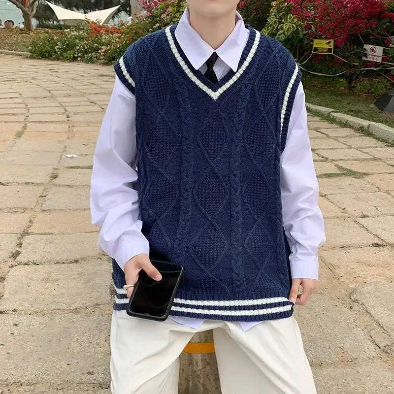 Sleeveless Loose Fit Sweaters Male Knitwear Clothing Deals 2024 Waistcoat High Quality Korean Fashion Style Mens Knitted VestXJ250904