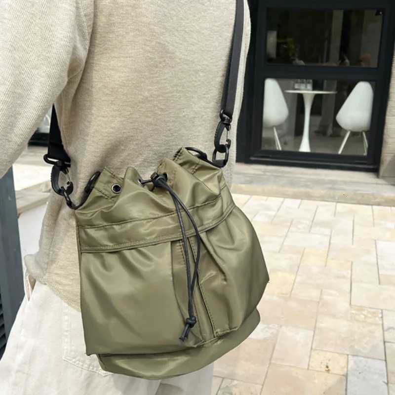 New Fashion Womens Bag Large Capacity Drawstring Bucket Bag Simple Workwear Style Nylon Shoulder Bag For Women Handbag Z250903