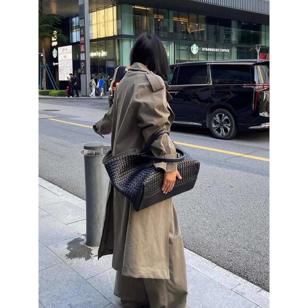 Designer Bags Large-capacity hand-woven bag new style, high-end and simple commuting single-shoulder underarm bag, tote large women bag