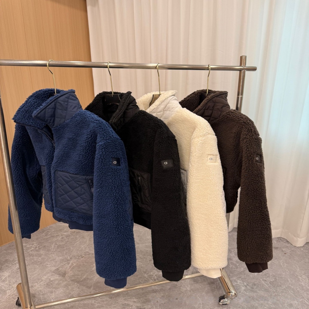 Womens Jackets Designer Letter Printed Lambswool Stand Collar Fashion Casual Thick Warm Short Zipper Jacket Outerwear for AutumnWinter