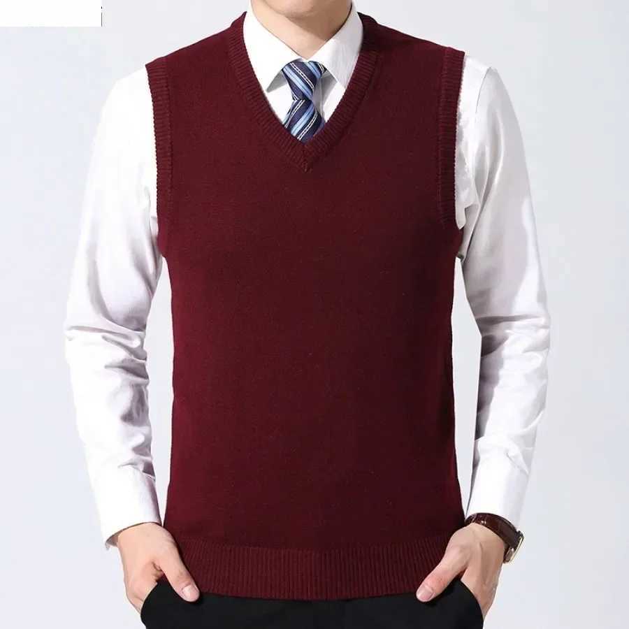 Mens Knitted Sweater Vest Pullover Tank Tops Autumn Winter Luxury Mens Business Office Slim Wool Vest Men Solid Vest TopsXJ250904