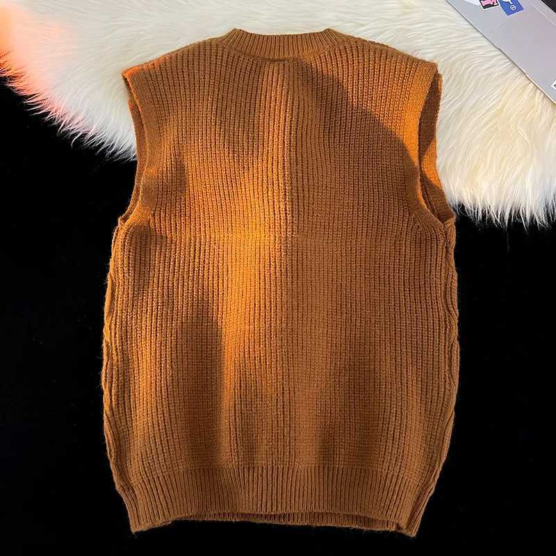 Vneck Casual Lightweight Sleeveless Windproof Vest Jackets Outerwear Men Warm Loose Coat Outdoor Fashion Bottom Shirt WaistcoatXJ250904