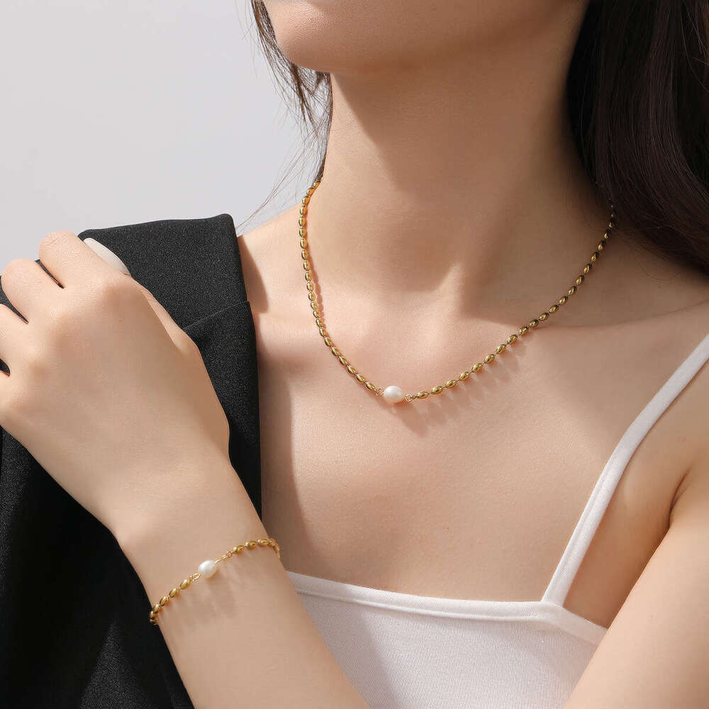 Oval Large Pearl Pendant Elegant Gentle Necklace for Women Personalized Women's Collarbone Chain Titanium Steel Jewelry Mature Trendy