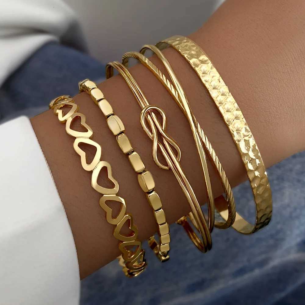 5Pcs Set Bohemia Minimalism Multilayer Heart Hollow Out Open Mouth Bracelet Set for Women Metal Chain Bangle Jewelry GiftsXJ250904