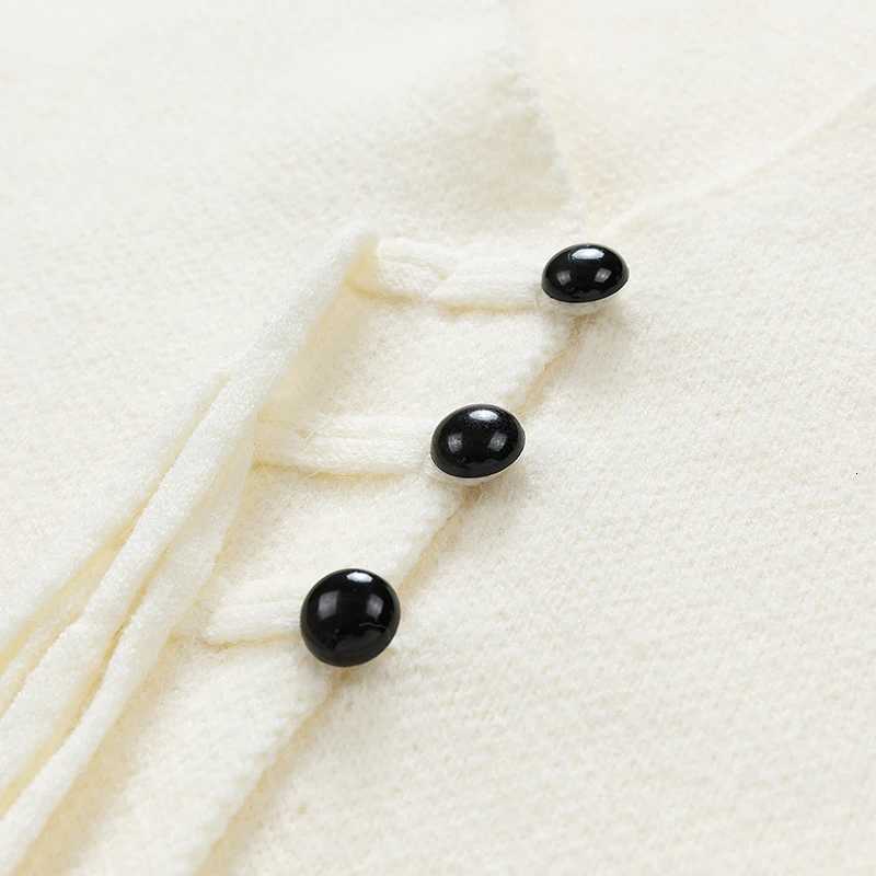 Solid Sweater Vest Men Brand Fashion Vneck Knit Vest Trendy Versatile Loosefit Shoulder Jacket for Spring Autumn Vest CardiganXJ250904