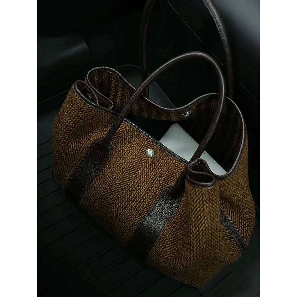 New Woven Fashion Casual Tote 2024 Summer Commuter Shoulder Personalized Large Capacity Women's Bag