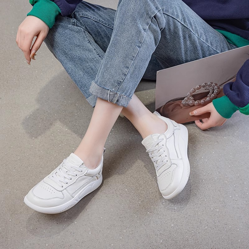 Genuine leather women's sports shoes 2025 designer's new women's single shoe soft sole fashionable breathable casual shoes