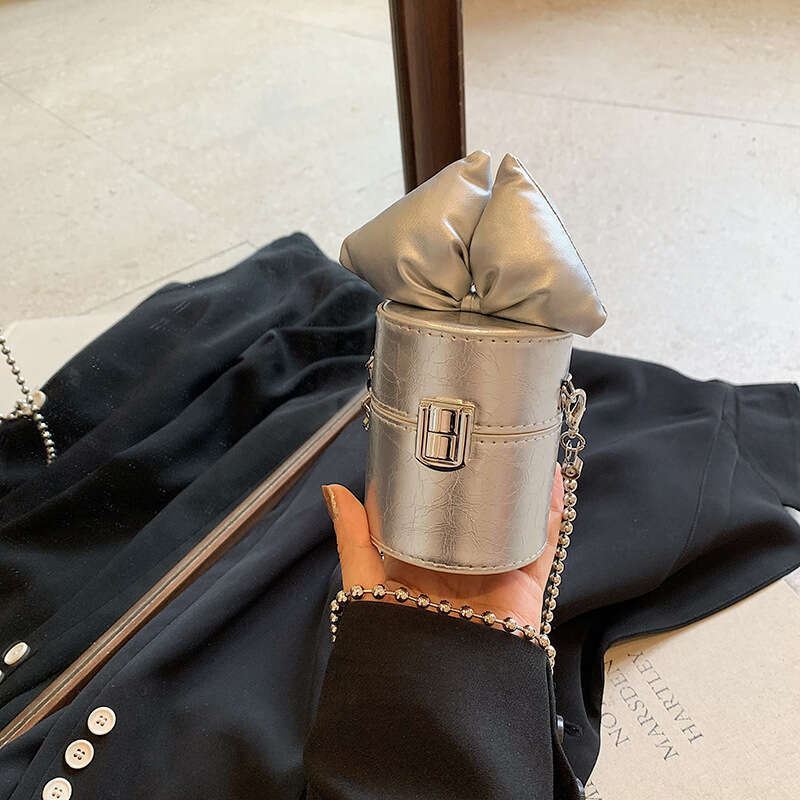 Bucket for Women Autumn 2025 New Fashion Beautiful Unique Stylish Casual Chain Crossbody Single Shoulder Lipstick Bag