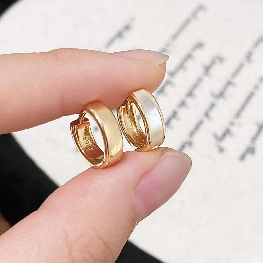 DH collections New Simple Shell Temperament Cuffs for Women Fashion Elegant Minimalist Style Small Earrings Hoops Hip Hop Personality Ear Jewelry