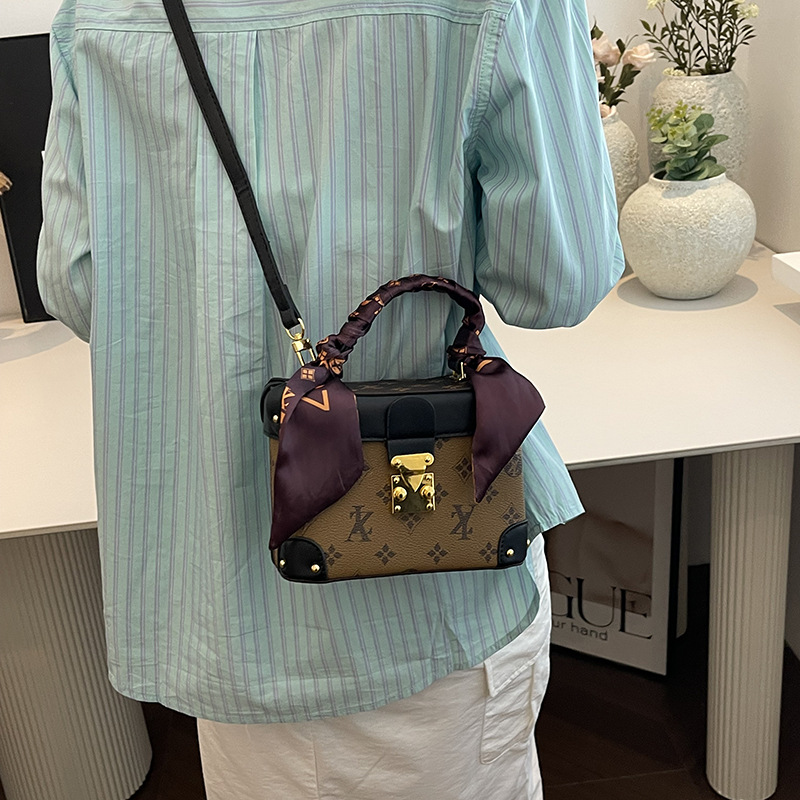 Small bag women 2025 new European and American fashion all-match temperament ladies leisure niche box bag shoulder messenger bag