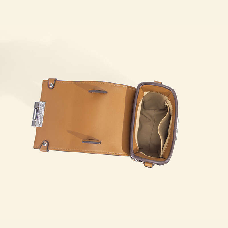 DHEssentials 2025 Retro Snake Print Chain Phone Bag Mini Lock Flap Crossbody Purse