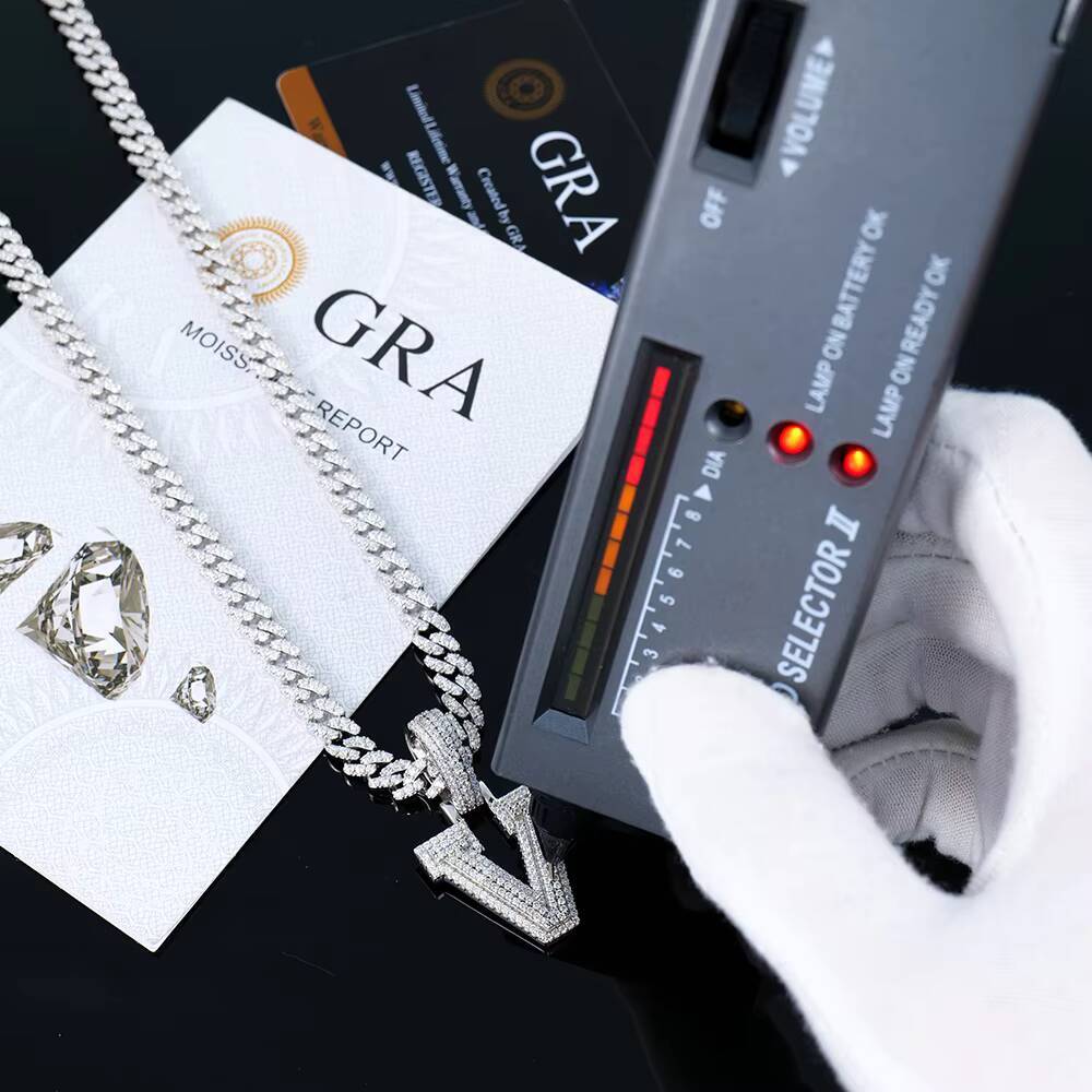 Pass Diamond Tester Wholesale VVS Moissanite Letter Pendant for Men Women Hip Hop Jewelry Charms Pendant for Gift Party