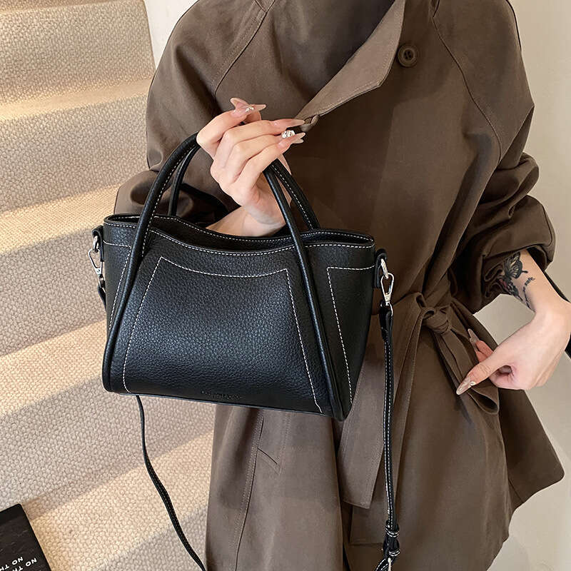 2025 New Large Capacity High-End PU Shoulder Handbag Niche Daily Commuter Soft Leather Wing Bag for Women