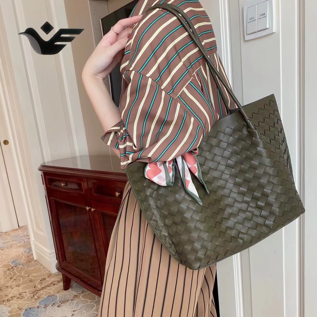 Feiyan Free Shipping New Designer Bag Luxury Shopping Bag Imported Soft Cowhide Handwoven Tote Bag Genuine Leather Women's Bag Basket Shoulder Cr
