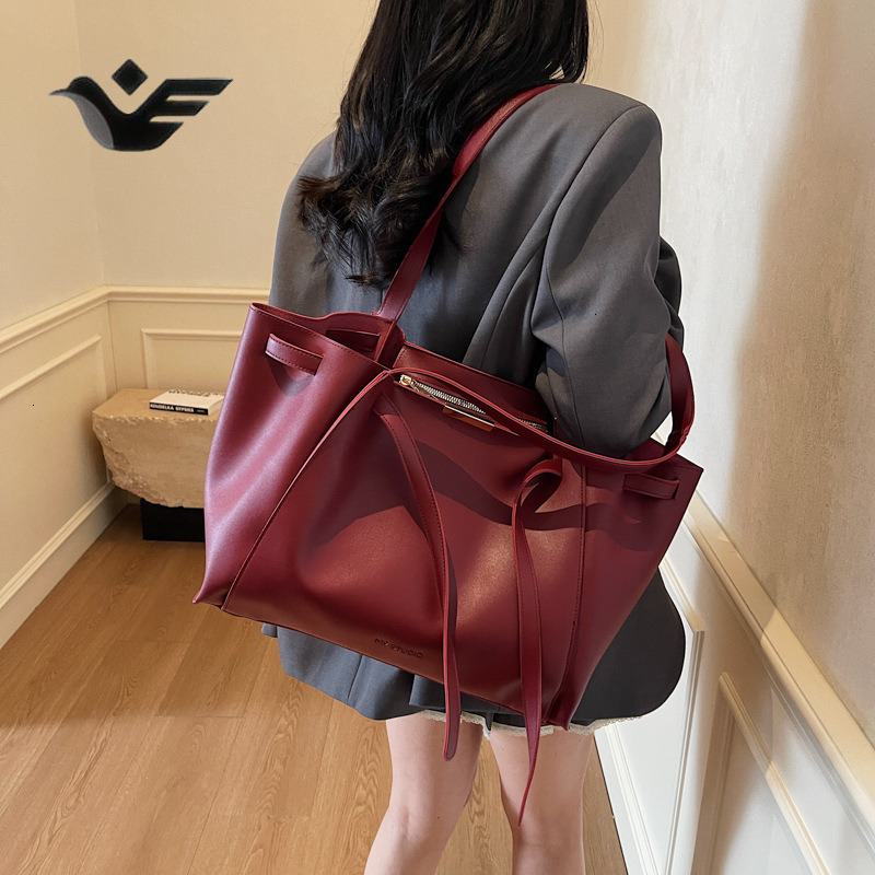 Feiyan Free Shipping New Designer Bag Luxury Shopping Bag 2025 Spring Summer Fashion Commuter Handbag Large Capacity Trendy Retro Niche Shoulder Bag