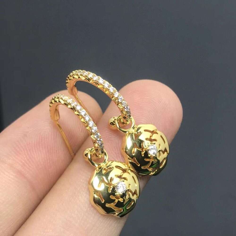 Quilted High-End V Light Style Elegant Ear Clips Gold Sier Needle Hoop Earrings for Women