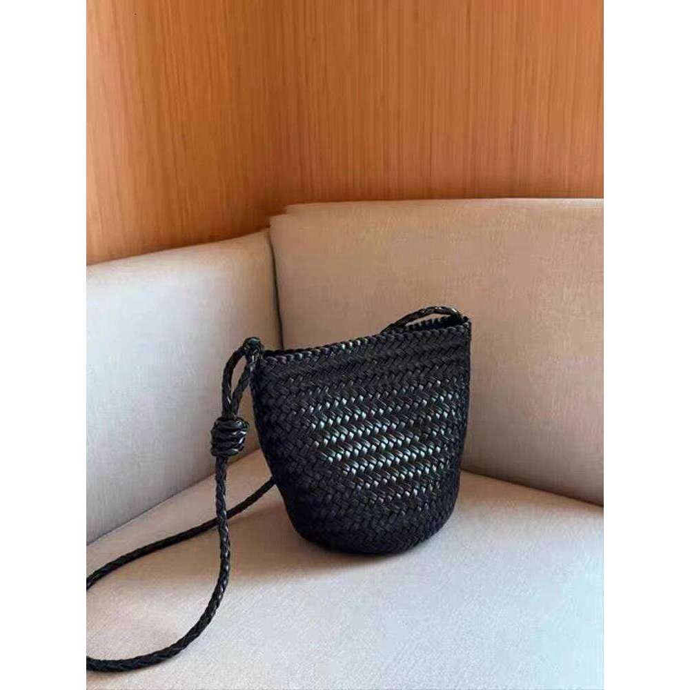 Designer Bags Handwoven Women's Oulder Crossbody Buet Bag Mat High-End Artificial Leather Faionable Casual Pure Color Hot Selling