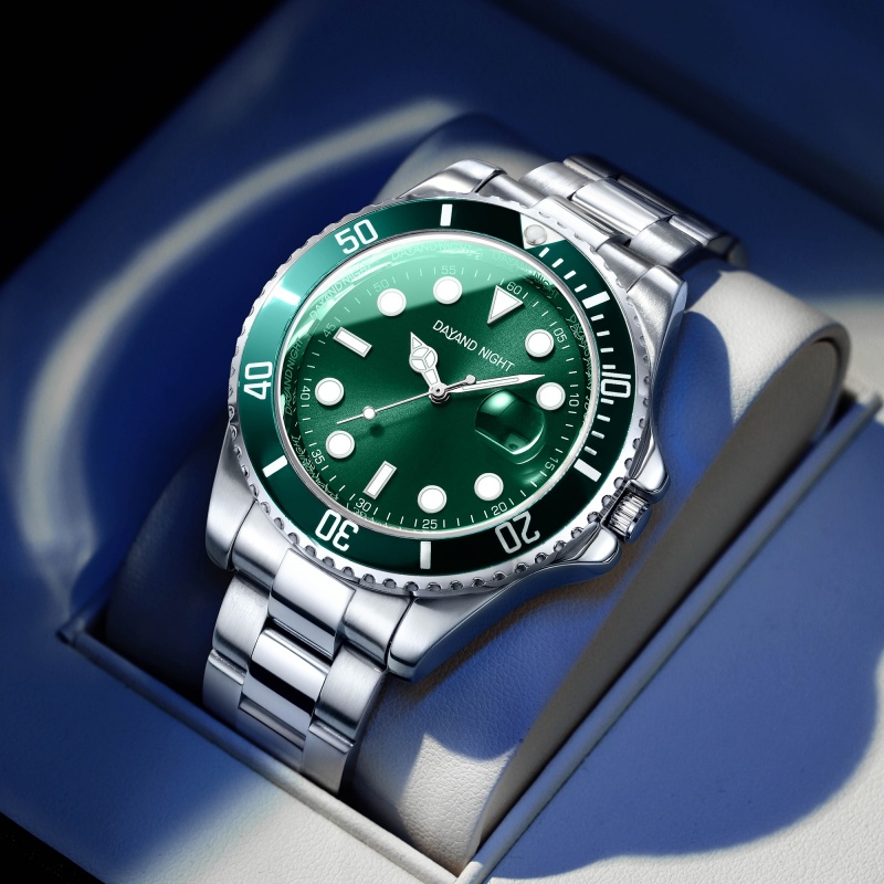 Sophisticated Mens Timepiece: Sleek Design w/ High-Quality Quartz Motion Suitable for Special Occasions like Valentines'