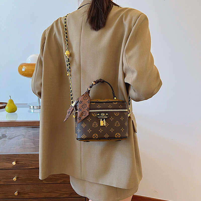 Designer Bags Crossbody Bags Shoulder Bag for Women 2025 New Letter Printed Bucket Bag Versatile Women's Shoulder Crossbody Bag