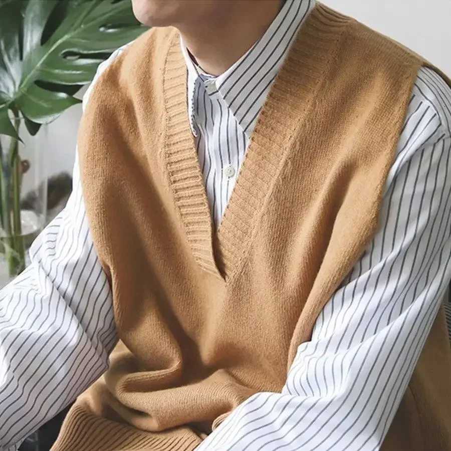 Waistcoat Autumnr and Winter V Neck Solid Color Sweaters Male Korean Fashion Open High Quality Style Vintage Mens Knitted VestXJ250904