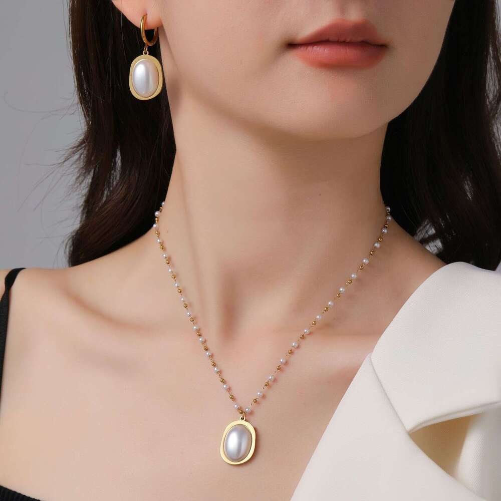 Oval Large Pearl Pendant Elegant Gentle Necklace for Women Personalized Women's Collarbone Chain Titanium Steel Jewelry Mature Trendy