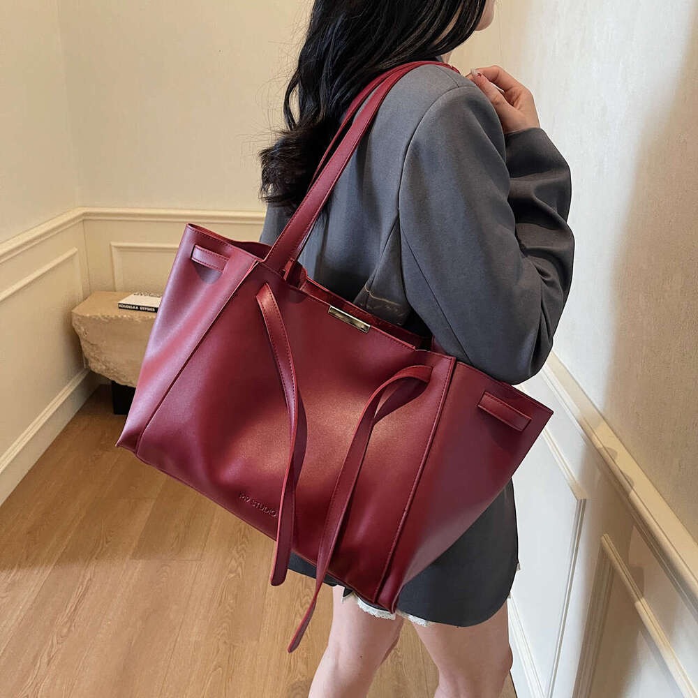 DHEssentials 2025 Spring Women's Large Capacity Solid Color Tote Bag European Retro Minimalist Single Shoulder Bag Black Beige Wine Red Coffee