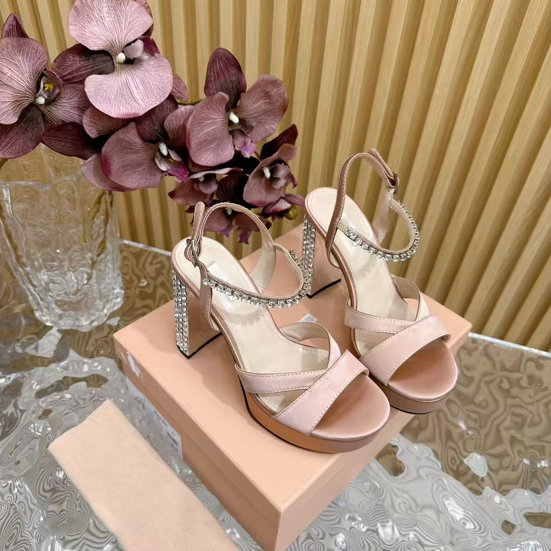 Elevate Your Style: Fashionable Ladies' Slick-Sole Black Slip-On Court Shoes Perfect For Special Nights