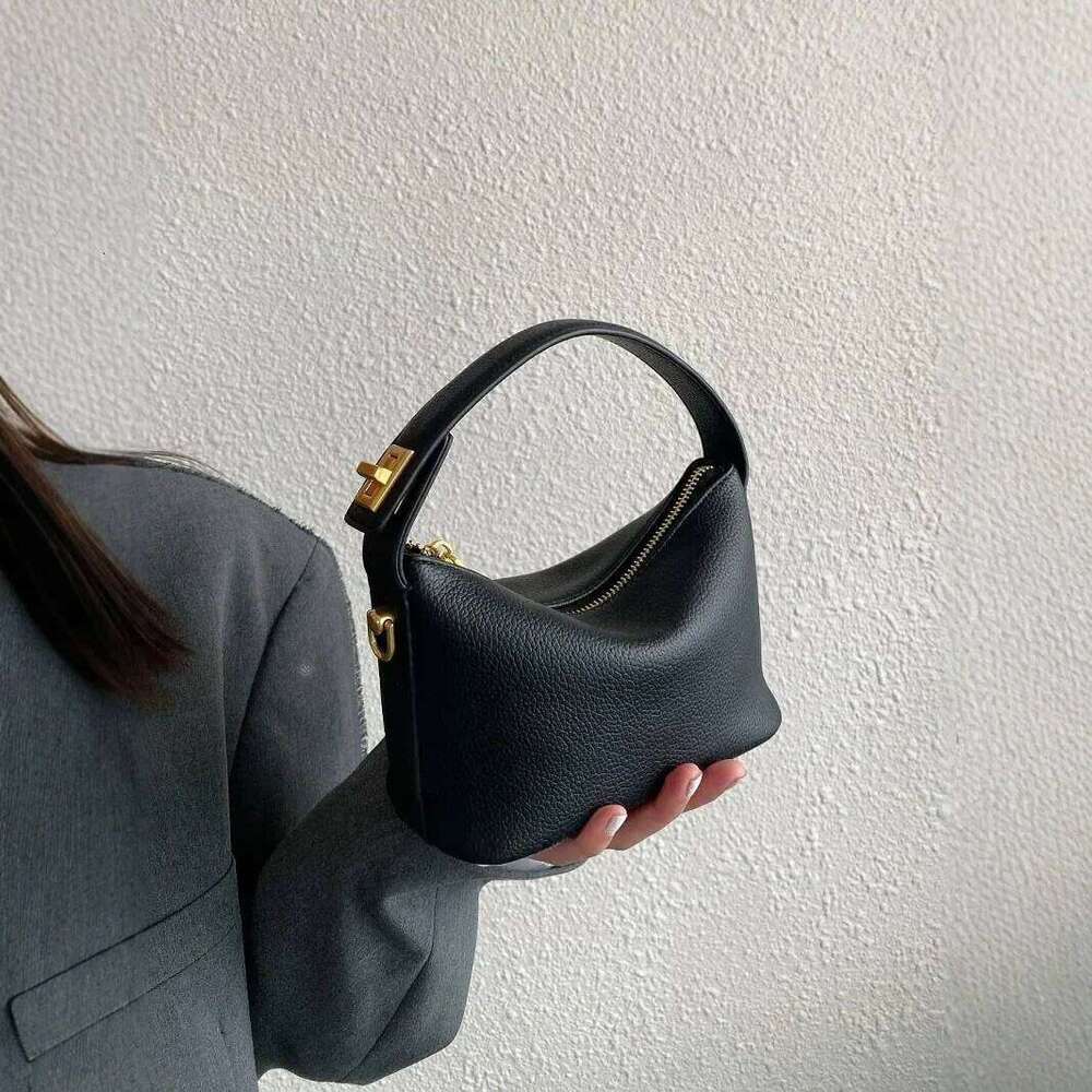 Simple and retro handbag, crossbody bag, soft leather small square bag