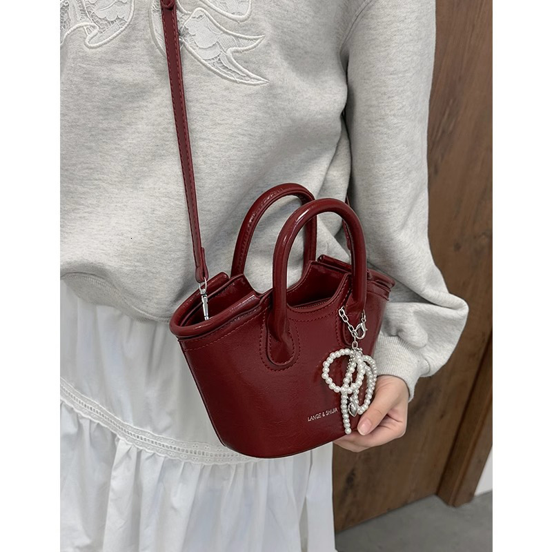 2025 autumn new light luxury niche design versatile fashion women's handbag elegant crossbody bag retro designer shoulder bag
