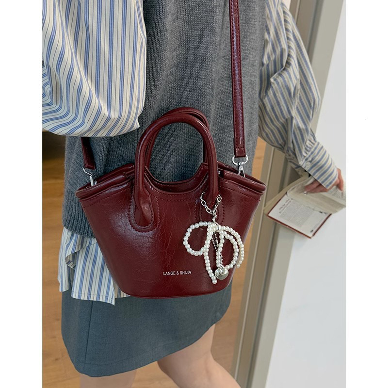 2025 autumn new light luxury niche design versatile fashion women's handbag elegant crossbody bag retro designer shoulder bag