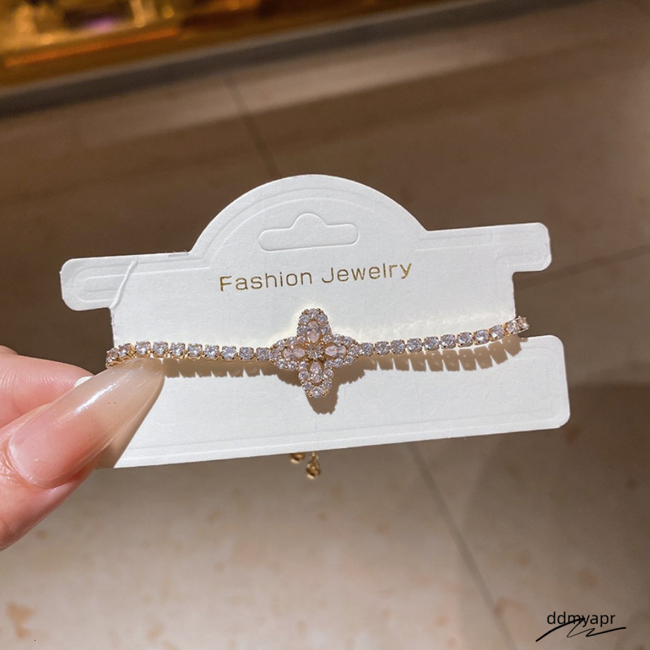 Ddmyday Sier Tone Clover Shaped Bracelet Black Gem Crystal Accents Elegant Party Daily Wear Gift For Her High Quality And Stylish Jewelry Ddmyday