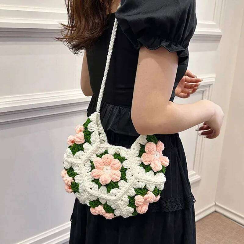 Handmade crochet handbag, rose wrist bag with lining, mobile phone bag, stylish and beautiful, give mom a birthday gift