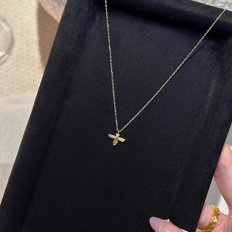 Minimalist Cute Gold Bee Pendant Necklace Light Niche Design Versatile Non-Fading Clavicle Chain